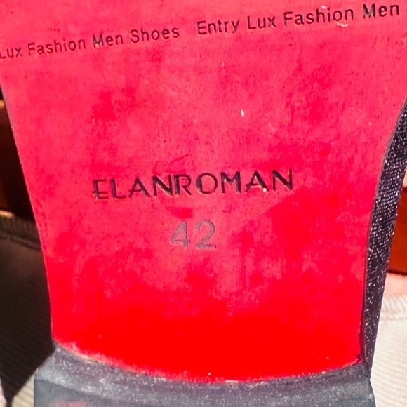 ELANROMAN Men's Lion Crest Velvet Loafers. - Picture 9 of 15